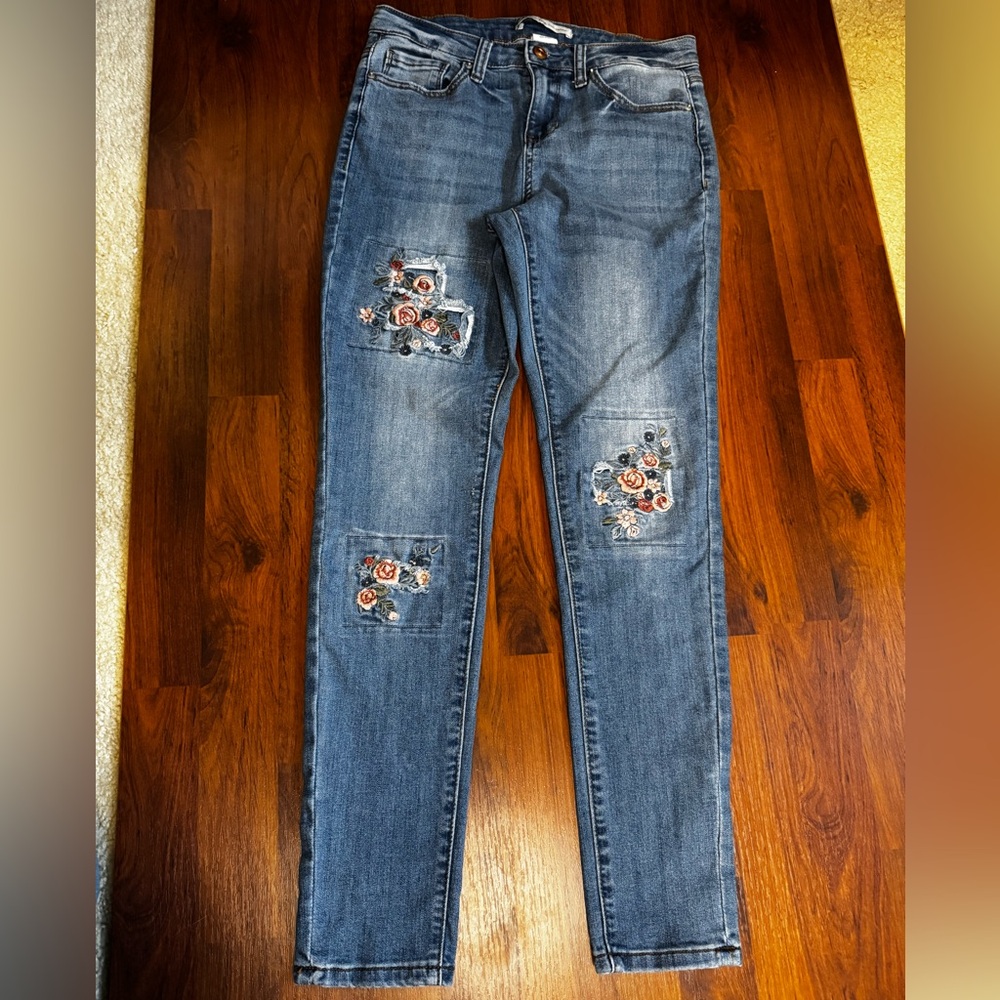 American Rag Mid Rise Embroidered Blue Jeans Distressed Size 9